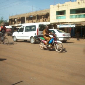 Une rue de Bamako; crédit photo Faty