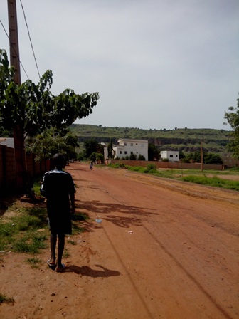 route rouge et poussiereusecredit photo: Faty